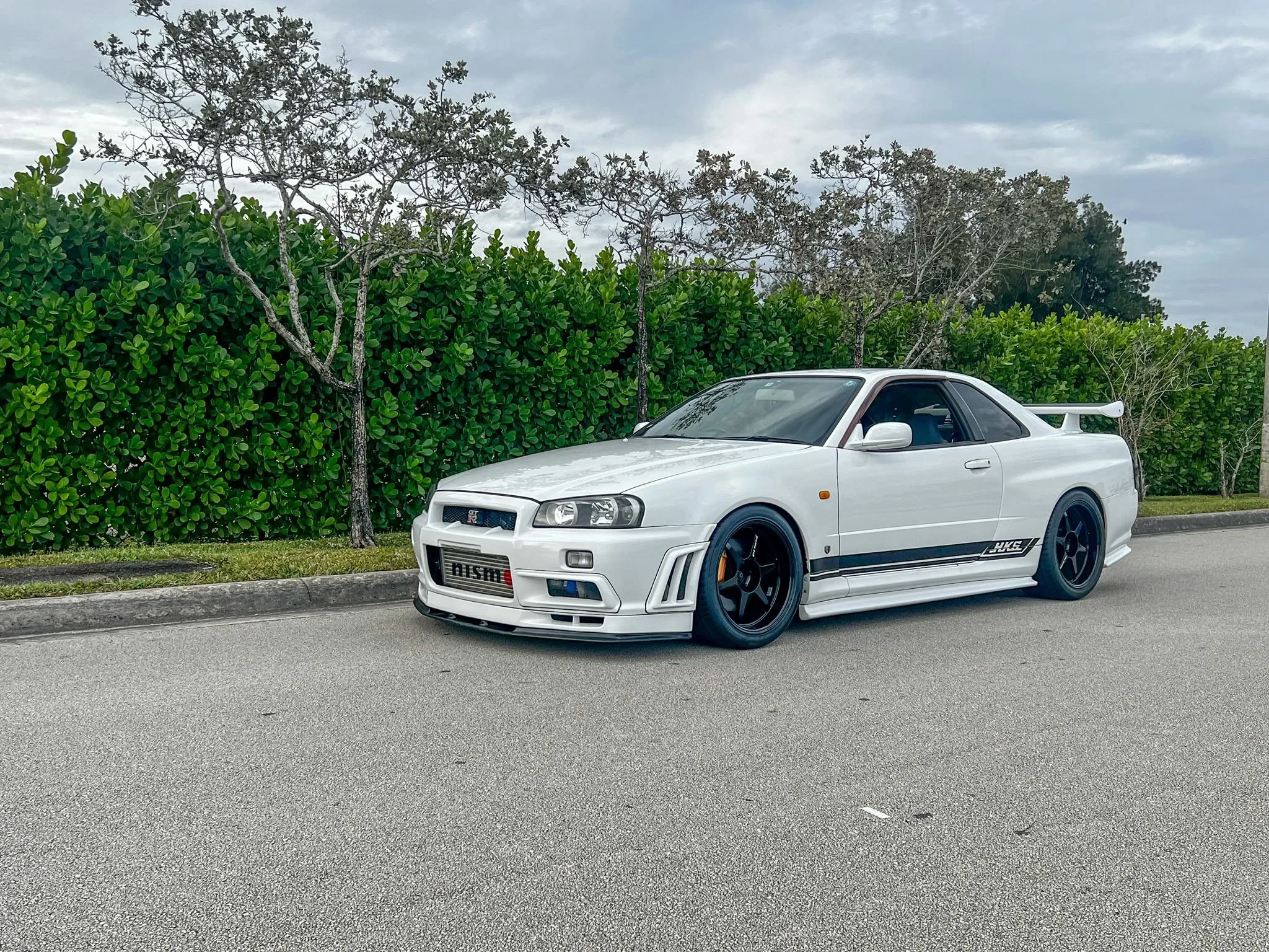イグニッションモデル　R34 GT-R 1999 スーパーホワイト イグニッションモデル 日産 ニスモ R34 GT-R (BNR34) Z-tune